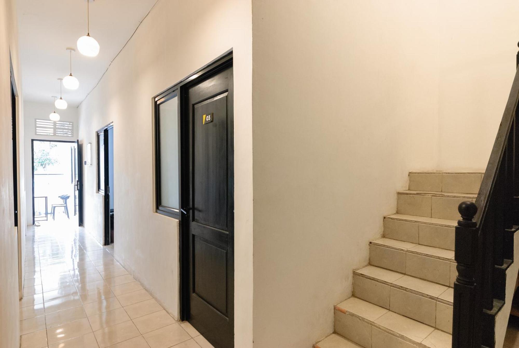 Reddoorz At Flamboyan Harapan Indah Hotell Bekasi Eksteriør bilde