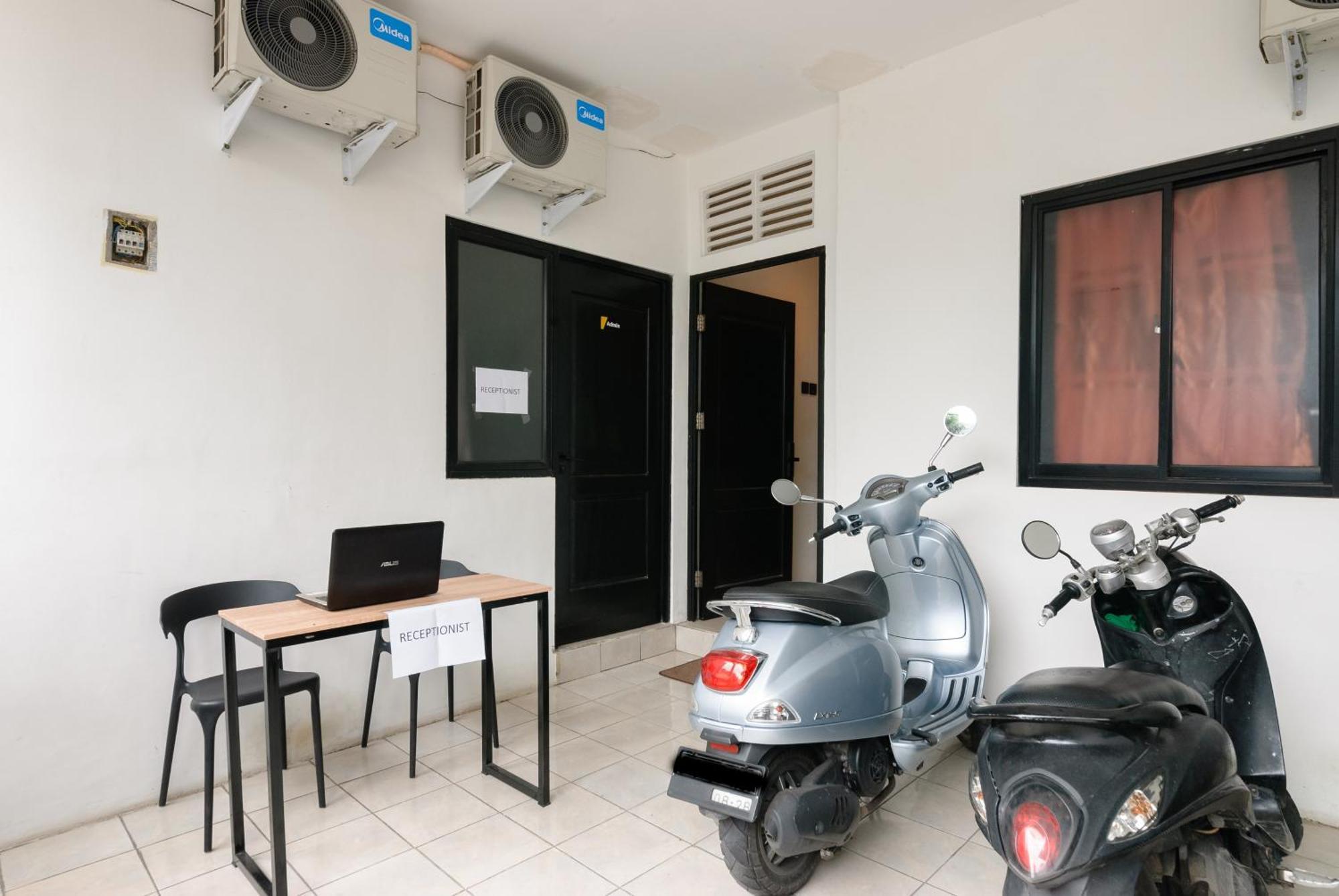 Reddoorz At Flamboyan Harapan Indah Hotell Bekasi Eksteriør bilde