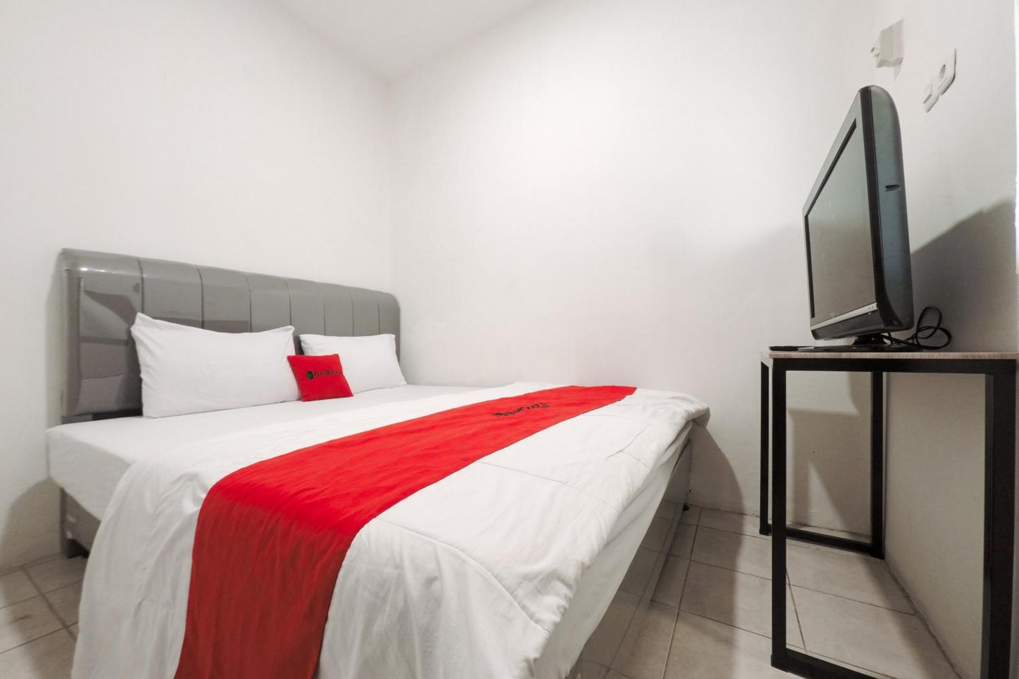 Reddoorz At Flamboyan Harapan Indah Hotell Bekasi Eksteriør bilde