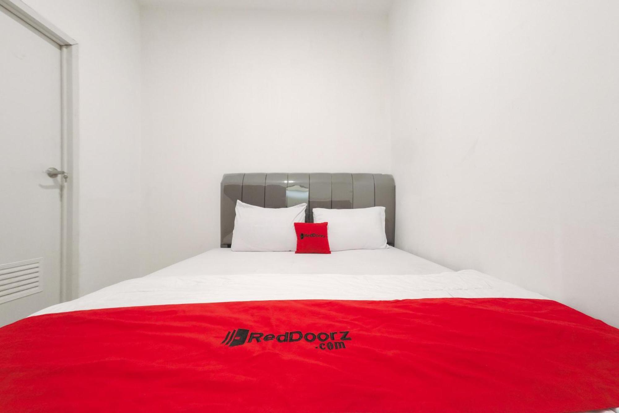 Reddoorz At Flamboyan Harapan Indah Hotell Bekasi Eksteriør bilde