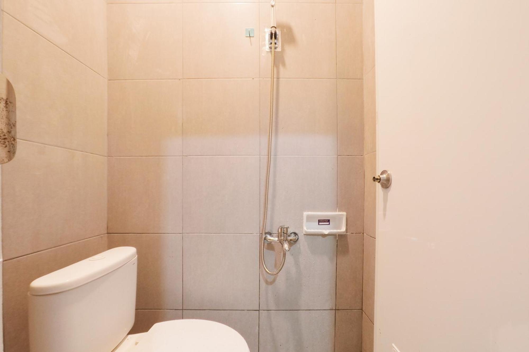 Reddoorz At Flamboyan Harapan Indah Hotell Bekasi Eksteriør bilde