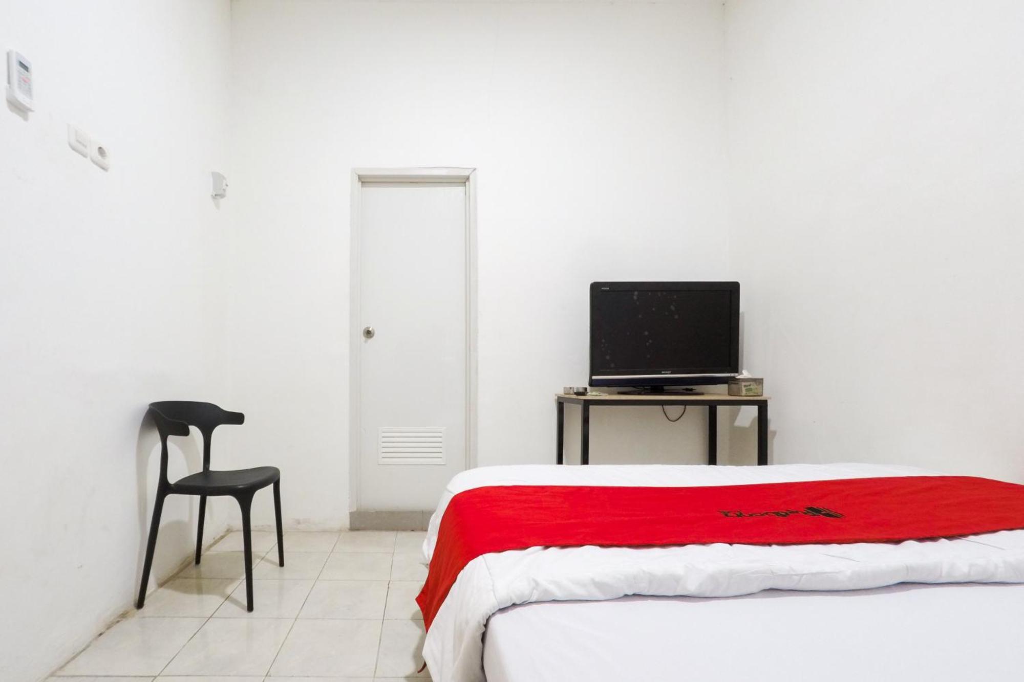 Reddoorz At Flamboyan Harapan Indah Hotell Bekasi Eksteriør bilde